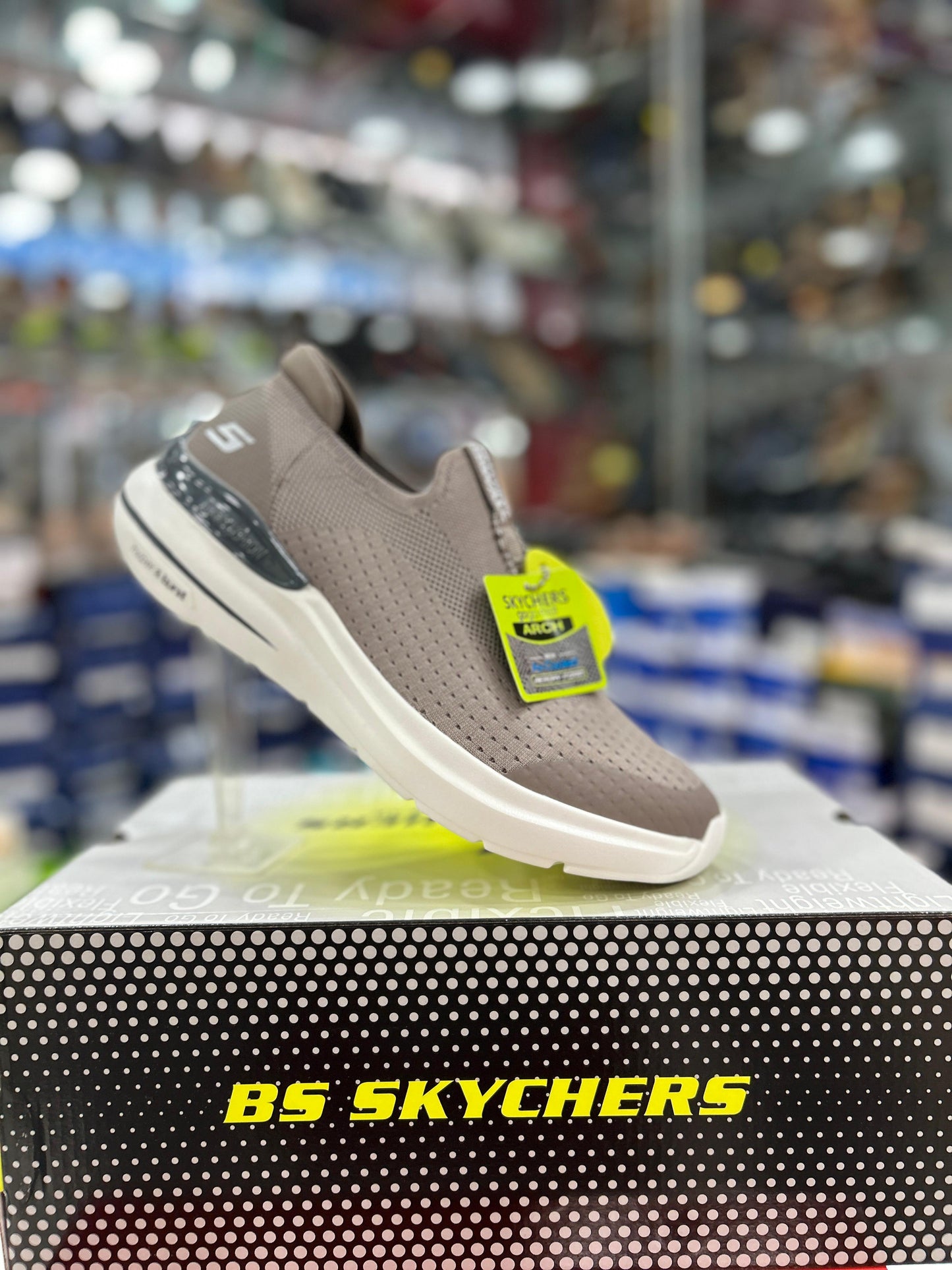 SKECHERS