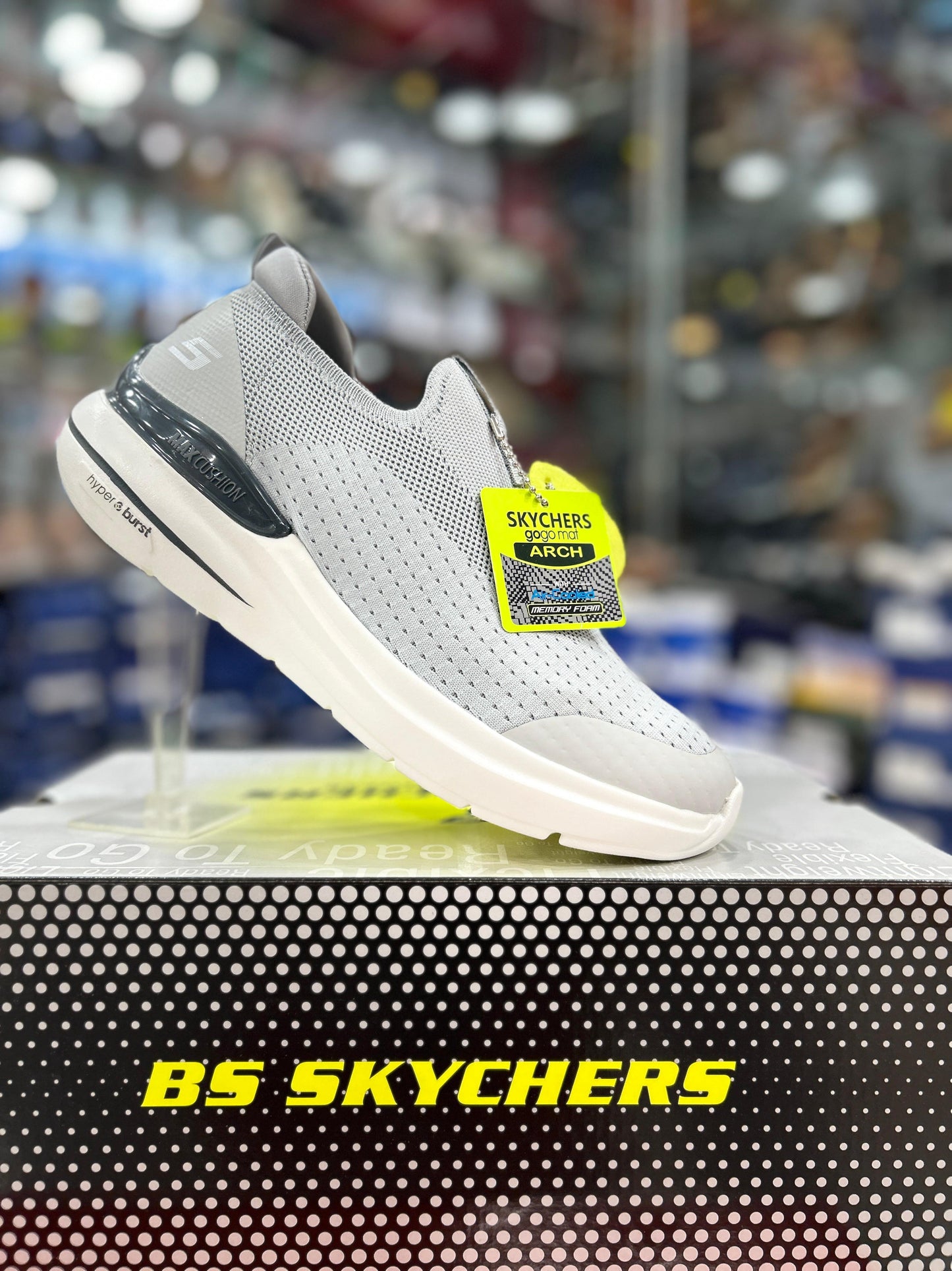 SKECHERS