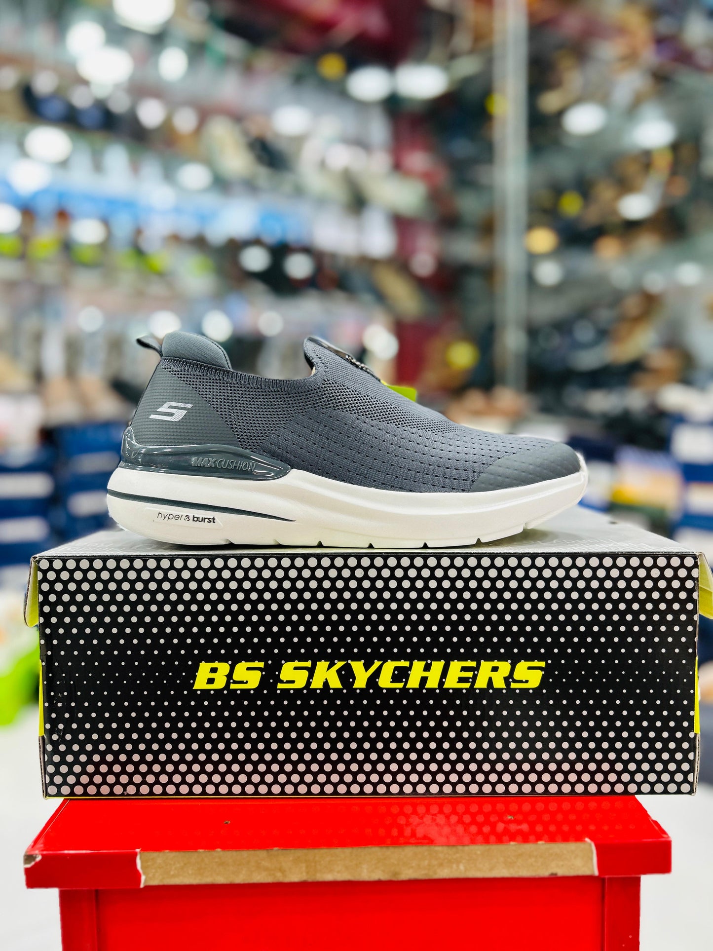 SKECHERS